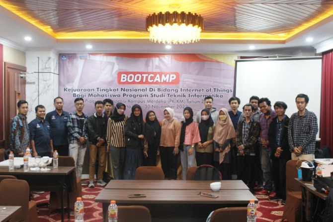 Mahasiswa para peserta bootcamp Internet of Things yang digelar Universitas Duta Bangsa Surakarta. (ISTIMEWA)