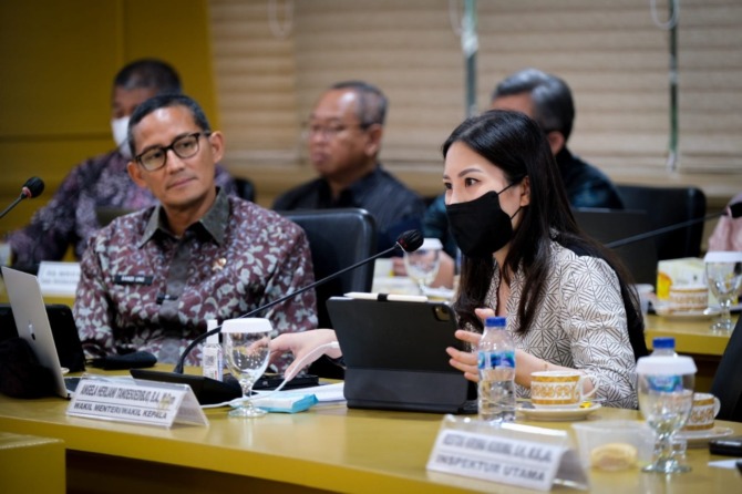 Wamenparekraf Angela Tanoesoedibjo dalam Rapat Kerja dengan Komite III DPD RI, di Gedung B DPD RI, Selasa (17/1/2023). (ISTIMEWA)