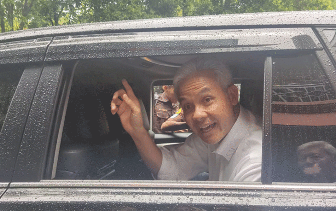 Gubernur Jawa Tengah Ganjar Pranowo saat di SMKN 2 Wonogiri, Kamis (26/1). (IWAN ADI L/RADAR SOLO)