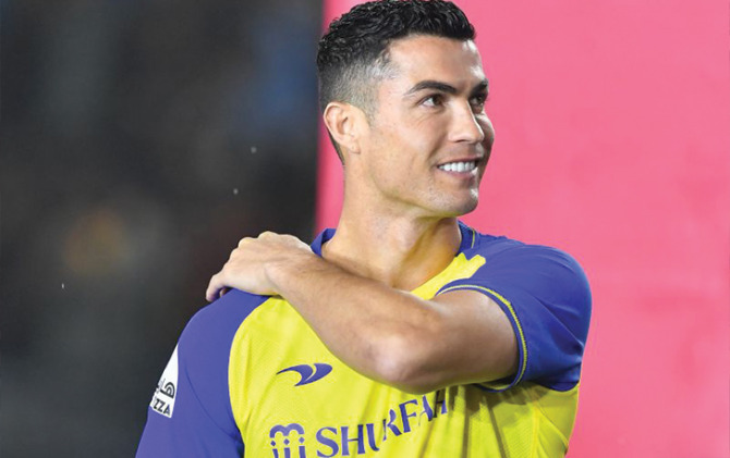 Cristiano Ronaldo saat diperkenalkan secara resmi oleh Al-Nassr di Mrsool Park Stadium, Riyadh pada 4 Januari lalu. (ANTARA/AFP/FAYEZ NURELDINE)