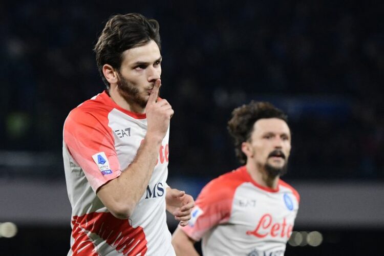 Penyerang Napoli Khvicha Kvaratskhelia merayakan gol yang dicetaknya pada pertandingan Liga Italia melawan Cremonese, yang dimainkan di Stadion Diego Armando Maradona, Naples, Senin (13/2/2023) dini hari WIB. (ANTARA/AFP/FILIPPO MONTEFORTE)