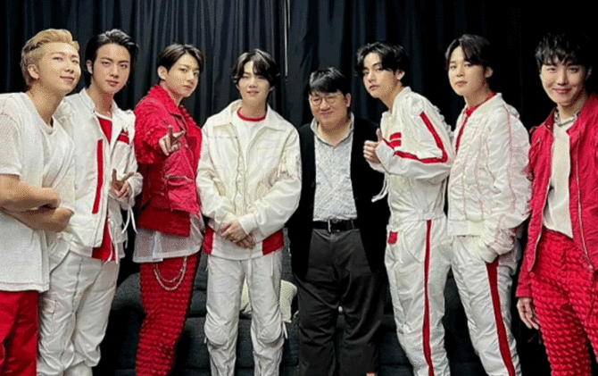 Pendiri HYBE, Bang Si Hyuk bersama BTS.