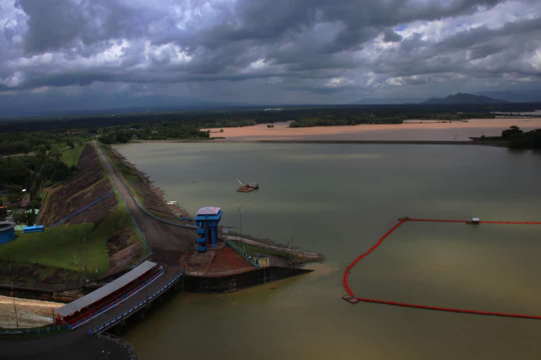 Kondisi Waduk Gajah Mungkur, Minggu (19/2/2023). (IWAN ADI LUHUNG/RADAR SOLO)
