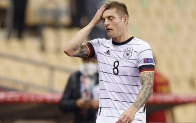 Gelandang Real Madrid Toni Kroos berpeluang mengukuhkan rekor gelar dan jumlah laga terbanyak dalam final Piala Dunia Antarklub, dini hari nanti (12/2) WIB. (JPG/AFP)
