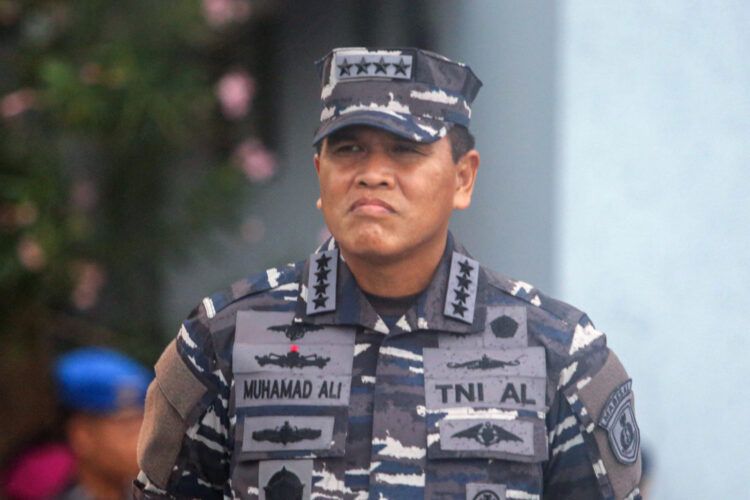 Kepala Staf Angkatan Laut (Kasal) Laksamana Muhammad Ali (kanan) saat Admiral Inspection di Jakarta, Rabu (28/12/2022). Admiral Inspection merupakan salah satu tradisi di lingkungan TNI AL guna memeriksa kesiapan unsur-unsur TNI AL untuk yang terakhir kal