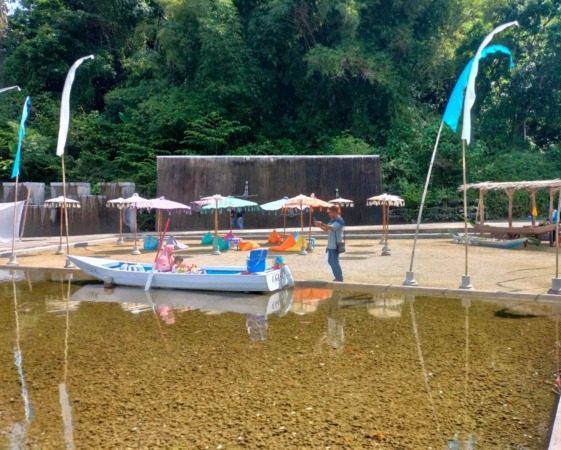 INSTAGRAMABLE: Wisata alam buatan di Desa Kragilan, Kecamatan Mojosongo, Boyolali ini menampilkan sejumlah spot selfie yang menarik. (RAGIL LISTIYO/RADAR SOLO)