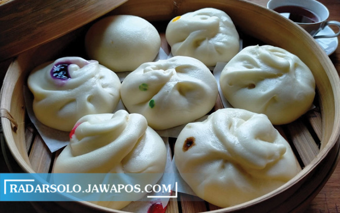 CAMILAN ENAK: Bakpao kreasi warga Klauran, Desa Palur, Kecamatan Mojolaban, Sukoharjo punya banyak pilihan rasa. (IWAN KAWUL/RADAR SOLO)