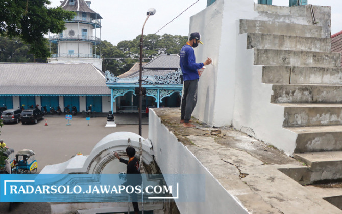 BAKAL DIREVITALISASI: Ilustrasi perawatan rutin bangunan Keraton Kasunanan Surakarta. (M. IHSAN/RADAR SOLO)