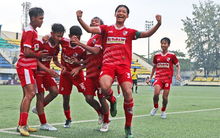 Euforia kemenangan PFA Sukoharjo U-15 di babak 8 besar Piala Soeratin U-15 saat melawan Persekap Pekalongan di Stadion Citarum Semarang, Rabu (22/2). (ISTIMEWA) 