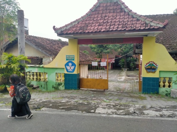 KURANG MEMADAI: Kondisi salah satu SD inpres di Kota Solo yang rencananya akan masuk daftar regrouping. Jumlah SDN di Solo akan dirampingkan jadi 132 SDN saja. (SEPTIAN REFVINDA/RADAR SOLO)