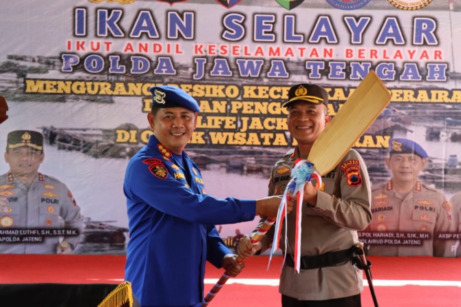 Dirpolairud Polda Jateng Kombes Pol Hariadi (kiri) bersama Kapolres Boyolali AKBP Petrus P. Silalahi, Rabu (8/3/2023).