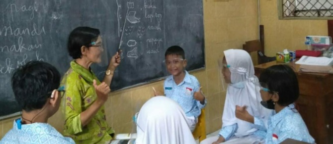 TANPA DISKRIMINASI: Perlu perhatian bagi SLB maupun sekolah inklusi agar siswa berkembang maksimal. (SEPTIAN REFVINDA/RADAR SOLO)
