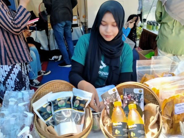 Olahan lemon California menjadi produk yang bermanfaat bagi kesehatan. (SEPTIAN REFVINDA/RADAR SOLO)