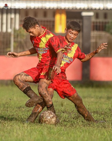 BEREJIBAKU: Pemain AT Farmasi Academy saat berlatih, belum lama ini. (AT FARMASI OFFICIAL)