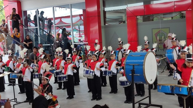 Penampilan marching band pada pembukaan Gebyar Ramadan di MPP Nyawiji, Kamis (23/3/2023). (IWAN ADI LUHUNG/RADAR SOLO)