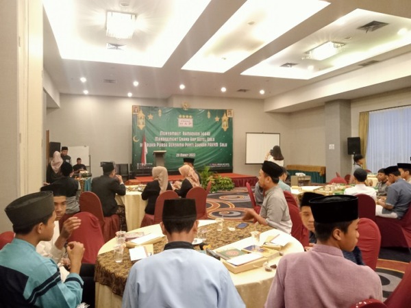 Manajemen Grand HAP Hotel Solo buka bersama anak dan pengurus Panti Asuhan Pakym Solo, Rabu (29/3). (MANNISA ELFIRA/RADAR SOLO)
