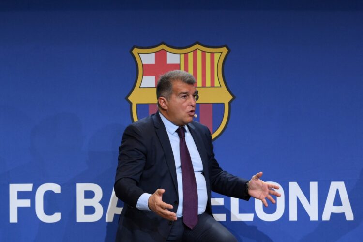 Presiden Barca Joan Laporta mengklaim klubnya sebagai korban kampanye kotor untuk menghadang laju memenangi La Liga musim ini. (LLUIS GENE/AFP)
