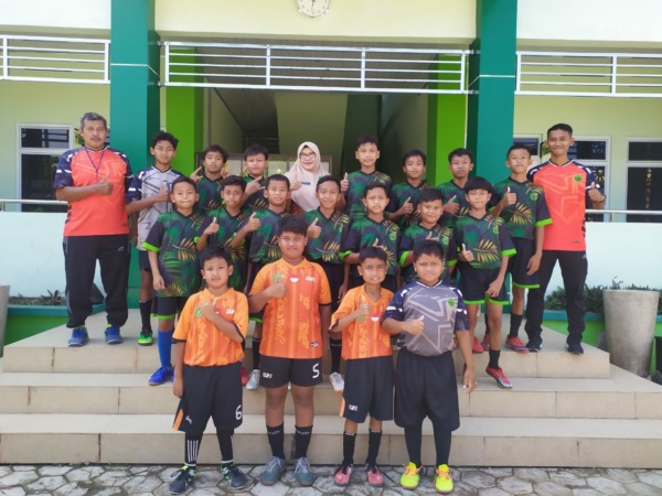Tim Futsal MIN 9 Sragen yang menjadi langganan juara di berbagai kompetisi. (AHMAD BAGAS/RADAR SOLO)
