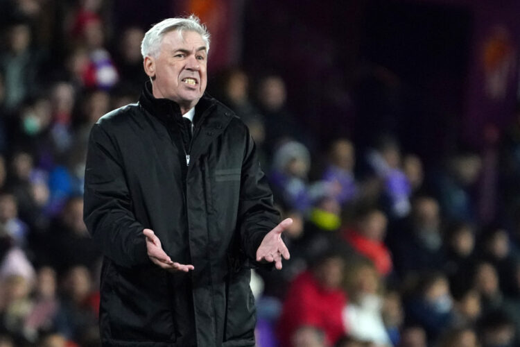 Carlo Ancelotti bereaksi saat timnya ditahan imbang tanpa gol Real Betis. (AFP)