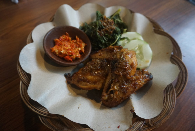 YUMMY: Ayam panggang khas Klaten banyak dijual di sejumlah Kota Klaten. (ANGGA PURENDA/RADAR SOLO)