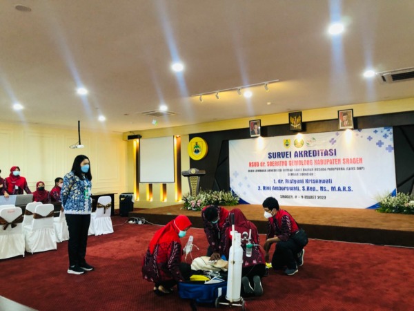 PENILAIAN: Survei akreditasi di RSUD Gemolong. (AHMAD KHAIRUDIN/RADAR SOLO)