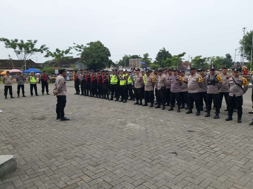Apel pengamanan anggota Polres Boyolali di Alun-Alun Pengging, Kecamatan Banyudono, Kabupaten Boyolali, Rabu (22/3/2023). (RAGIL LISTIYO/RADAR SOLO)