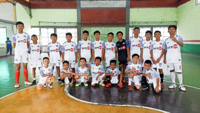 Tim futsal SDN 3 Jaten, Karanganyar memperkuat ketahanan fisik untuk berlaga dalam Radar Solo Fun Futsal 2023. (ist)