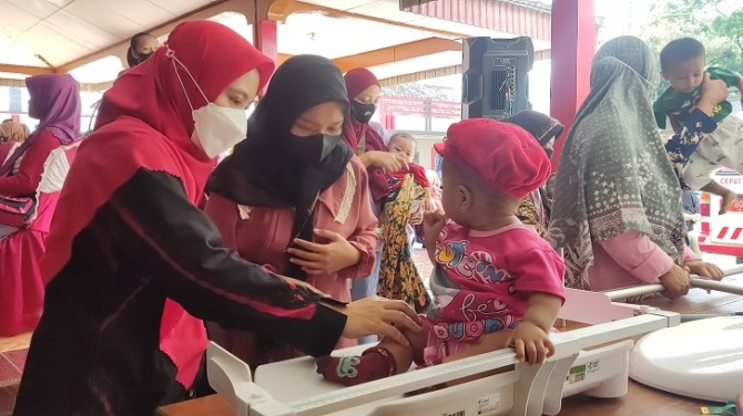 Skrining anak baduta yang dilakukan di Kecamatan Tirtomoyo beberapa waktu lalu. (IWAN ADI LUHUNG/RADAR SOLO)