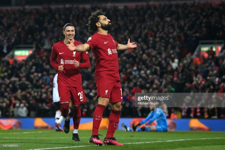 Mohamed Salah, Darwin Nunez, dan Cody Gakpo (tidak terlihat di foto) masing-masing mencetak dua gol di Anfield kemarin (6/3) dini hari WIB. (PAUL ELLIS/AFP)