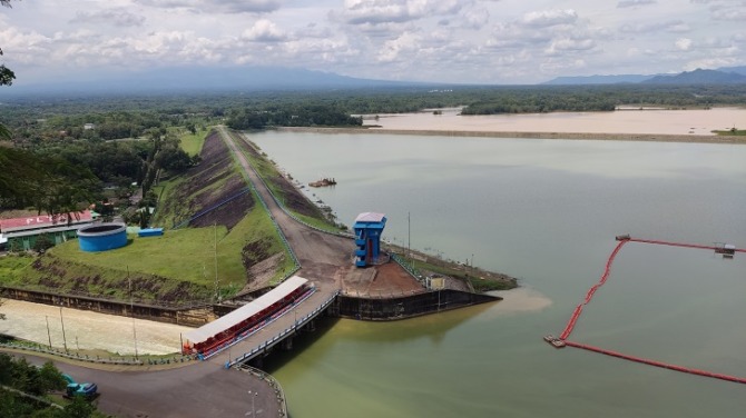 Kondisi Waduk Gajah Mungkur, Selasa (28/3/2023). (IWAN ADI LUHUNG/RADAR SOLO)
