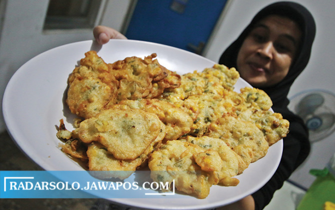 LEBIH SELEKTIF: Berbuka puasa tidak direkomdasikan mengonsumsi makanan berminyak. (ARIEF BUDIMAN/RADAR SOLO)