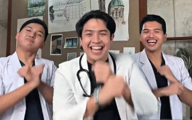 Tangkapan layar video joget Jerom Polin (tengah) bersama dua mahasiswa Kedokteran Universitas Indonesia   TikTok. (TikTok/Jerome Polin)