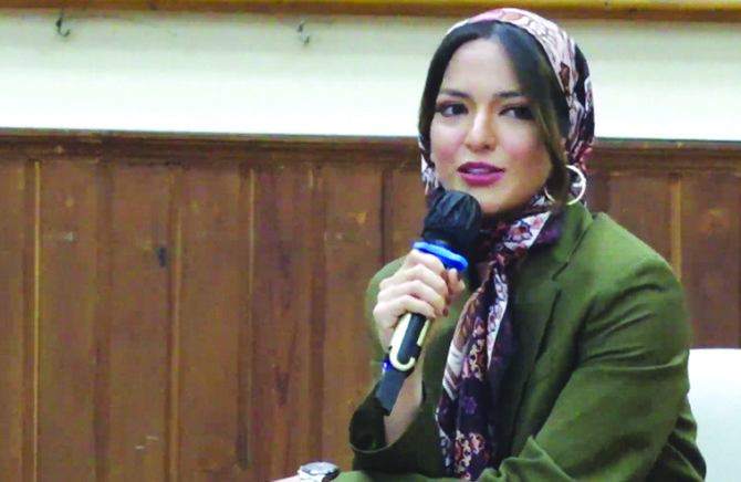 SHARING: Artis ibu kota Nia Ramadhani mengisi kuliah umum di UMS, Kamis (9/2/2023). (UMS FOR RASO)
