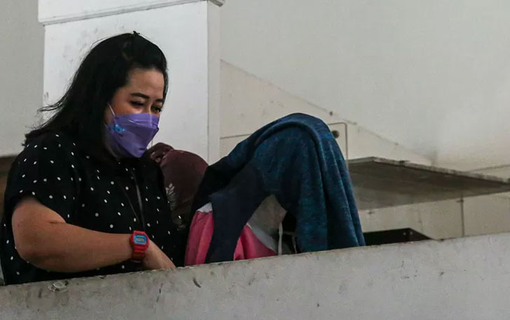 AG datang untuk menjalani sidang perdana kasus penganiayaan berat terhadap David Ozora di PN Jaksel, Rabu (29/3). (Miftahulhayat/Jawa Pos)