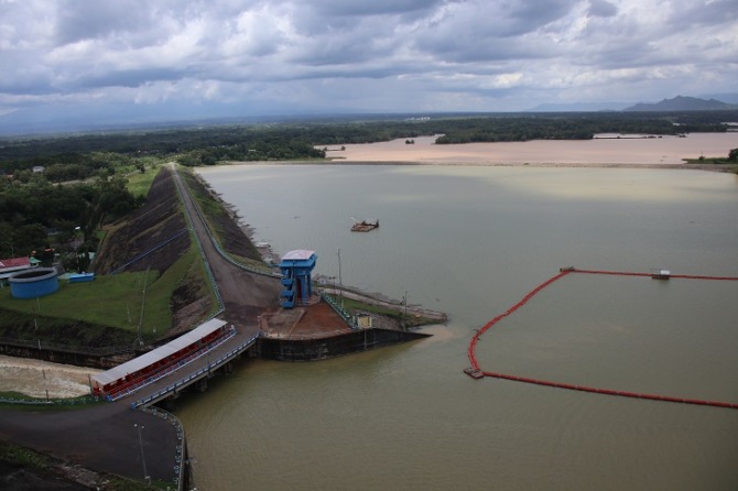 Populasi red devil di Waduk Gajah Mungkur belum diketahui secara pasti. Namun, semakin sering nelayan maupun pemancing mendapatkan ikan predator tersebut. (IWAN ADI LUHUNG/RADAR SOLO)