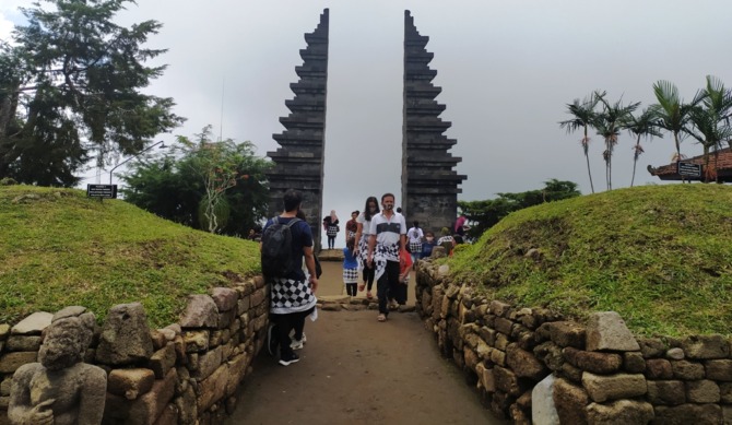 BERSEJARAH: Candi Cetho, di Desa Gumeng, Jenawi, Karanganyar jadi rujukan utama wisatawan di Bumi Intanpari. (RUDI HARTONO/RADAR SOLO)