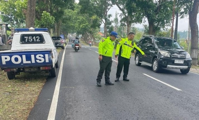TKP: Lokasi pelajar asal Sukoharjo meninggal dunia setelah mengalami kecelakaan di Jalan Tawangmangu-Karangpandan, Selasa (18/4/2023). (RUDI HARTONO/RADAR SOLO)