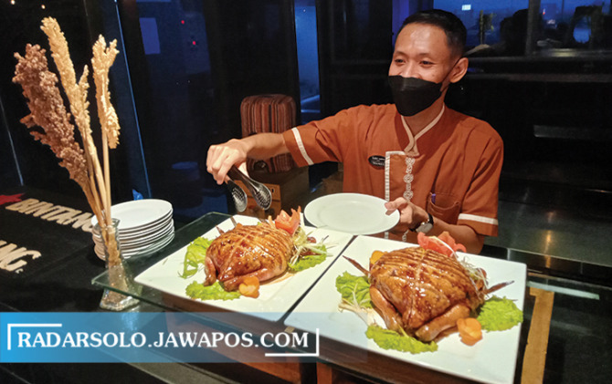 YUMMY: Signature Dish Ayam Kodok Sala View. (MANNISA ELFIRA/RADAR SOLO)