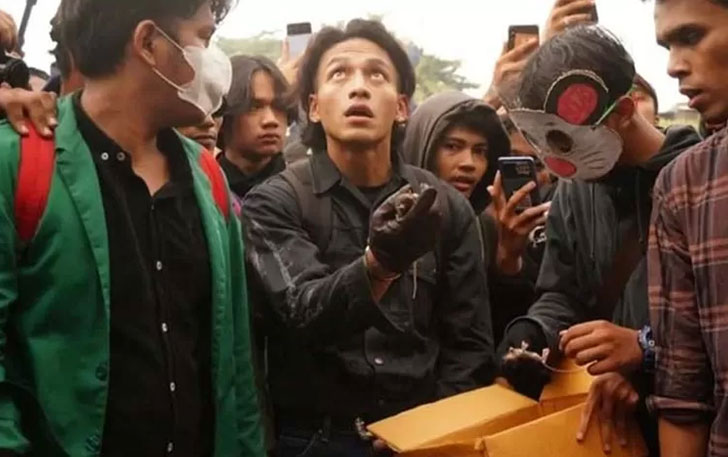 Jefri Nichol ikut aksi demo tolak UU Cipta Kerja bersama ratusan mahasiswa (Instagram @jefrinichol)