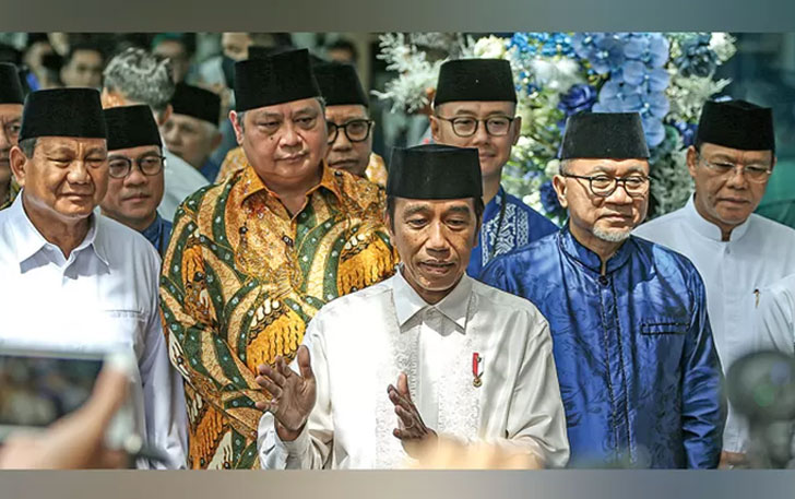 Presiden Joko Widodo (tengah) didampingi Ketum PKB Muhaimin Iskandar, Ketuma Gerindra Prabowo Subianto, Ketum Golkar Airlangga Hartarto, Ketum PAN Zulkifli Hasan, dan Ketum PPP Mardiono memberikan keterangan setelah menghadiri acara Silaturahmi Ramadan di