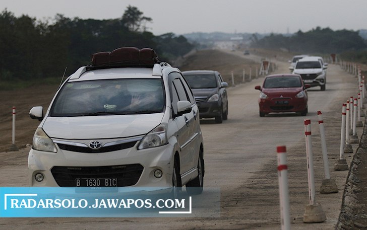 JALUR ALTERNATIF: Kendaraan melintas di tol fungsional Solo-Jogja di ruas Kartasura-Sawit pada momen mudik tahun lalu.