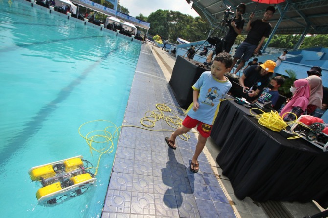 Kolam renang Tirtomoyo dipakai untuk kompetisi robot bawah air ke-4 tingkat ASEAN tahun 2023.