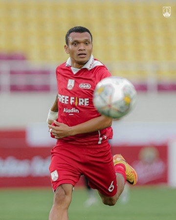 GANTI JERSEY: Ferdinand Sinaga saat bergabung dengan Persis Solo musim lalu. (PERSIS SOLO OFFICIAL)