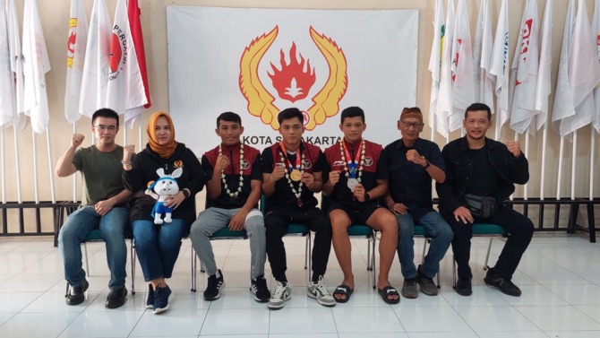 APRESIASI: KONI Surakarta menyambut atlet kickboxing asal Kota Solo yang membela Indonesia di SEA Games 2023 Kamboja, Sabtu (20/5/2023). (ISTIMEWA)