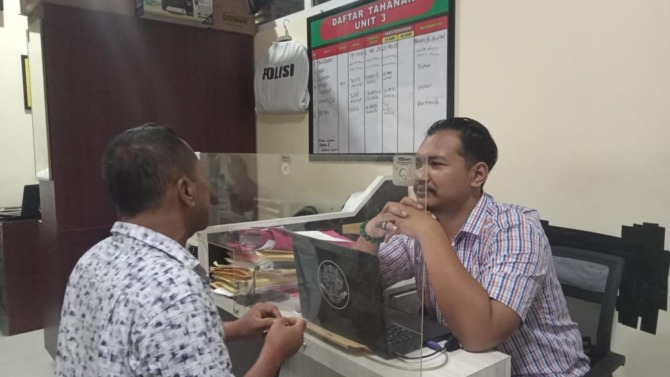MERESAHKAN: Pelaku gendam yang berhasil diamankan Polresta Surakarta. (ANTONIUS CHRISTIAN/RADAR SOLO)