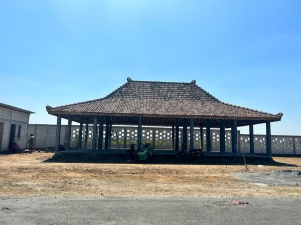 Balai pertemuan petani yang tengah dibangun Pemdes Karangwuni. (IWAN KAWUL/RADAR SOLO)