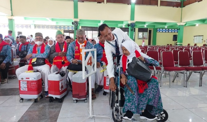 Penerimaan calon jamaah haji di Embarkas Solo belum lama ini. (RAGIL LISTIYO/RADAR SOLO)