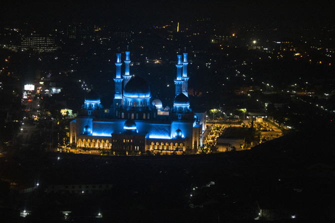 Foto suasana Masjid Raya Syeikh Zayed di Gilingan, Solo, Jawa Tengah. Jumat (26/05/2023). Foto Masjid yang merupakan hadiah dari Mohammed bin Zayed Al Nahyan untuk Presiden Joko Widodo tersebut menjadi salah satu spot destinasi wisata Favorit bagi wisataw