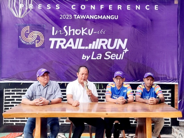 ANTUSIAS: Bupati Karanganyar Juliyatmono bakal dukung penuh event trail run di Tawangmangu. (RUDI HARTONO/RADAR SOLO)
