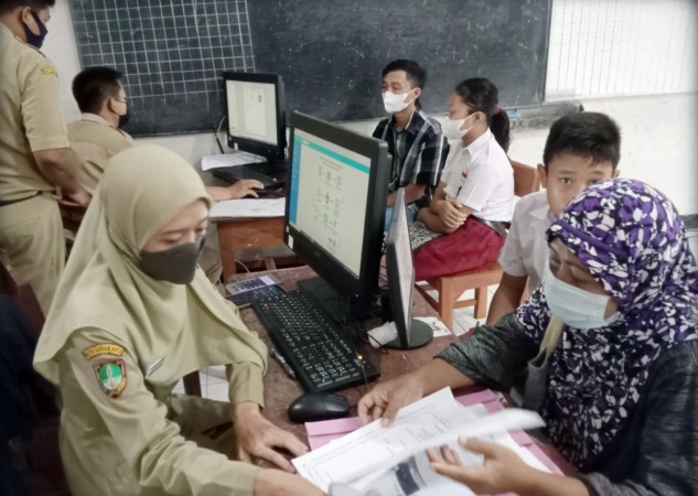 Ilustrasi pendaftaran siswa di salah satu sekolah negeri di kota Surakarta. (SEPTIAN REFVINDA/RADAR SOLO)